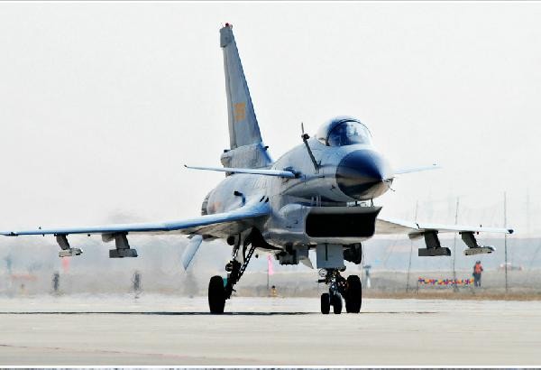 Máy bay chiến đấu J-10 do Trung Quốc chế tạo, sử dụng động cơ Nga